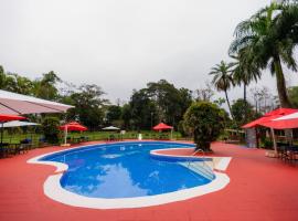 HOTEL TROPICAL IGUAZU, hotell i Puerto Iguazú