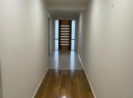 Newly Furnished Queen Bedroom to relax, hotel v destinaci Point Cook