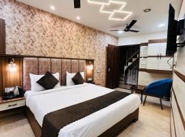 Monga Dream Residency - 5 MINUTES WALK FROM GOLDEN TEMPLE, hotel sa Amritsar