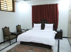 Pramier Inn Near Agha Khan Hospital, отель рядом с аэропортом Международный аэропорт Джинна - KHI в Карачи