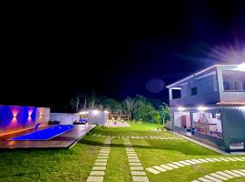 Sítio Recanto da Mata 1 suíte, 2 quartos, área de piscina, churrasco, área de jogos, campo de vôlei, lago para pesca, moenda de cana e rede para descanso, luxury tent in Marataizes