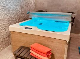 Casa Olivia, Luxurious Village House with Sauna and Jacuzzi, hotell i Finestrat