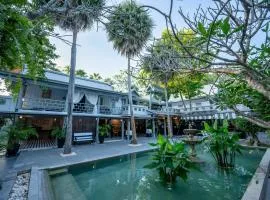 Zantiis Ndol Villas
