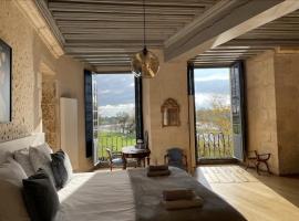 Chambre Isabeau de Sully au château de Meauce, hotel econômico em Saincaize-Meauce