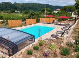 Gite de La Source - Villa privée avec piscine, hotel a Rosières