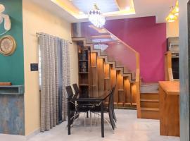 Lavish inn homestay, מלון במייסור