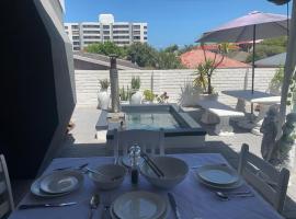 Strand Stay, hotel with hot tubs in Strand