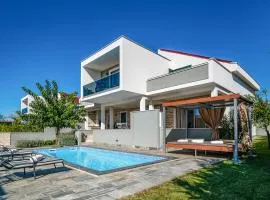 Stunning Home In Skuncini Stani