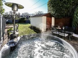 Garden Apartment with hot tub, hotel med jacuzzi i Bath