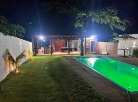 Chácara com piscina, hotel in São José do Rio Pardo
