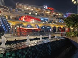 Luxury l Studio @ Sector-66 Central Gurgaon, hotel v destinaci Gurgáon