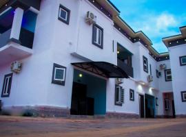 TRILLIONS HOTEL AND APARTMENT, khách sạn ở Benin City