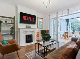Birmingham Gem-Stylish 5 Bed house near NEC, BHX, HS2 - Huge Parking & Fast WiFi!