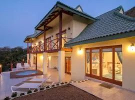 Le Gaulois Luxury Apartments, sleeps 2, Sea Views