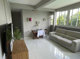 Appartement Lalau avec vue sur la mer et piscine, hotel a Schœlcher