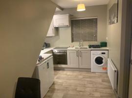 Cozy small 1 bedroom apartment, hotel econômico em Galway