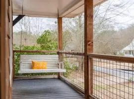 Pet Friendly Home with Hot tub and Swimming Pool , Atlanta Suburb