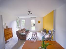 Appartement en rez-de-chaussée avec jardin, hotel en Saint-Genis-Laval