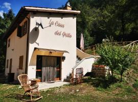 LA CASA DEL GRILLO - Valle del Menotre - Rasiglia, cheap hotel in Orsano