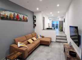 charmante maison 2 chambres, entièrement rénovée, khách sạn ở Jeuk