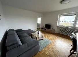 LOOT LARGE /Stadtrand /Parkplatz