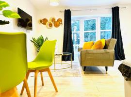 Stylish Dover Apt With Castle View, overnachtingsmogelijkheid in Kent