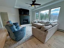 2M New rustic contemporary home with stunning views, great amenities and perfect private location.