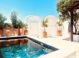 ROMEO AND JULIO SUMMER HOUSE