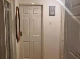 Lovely apartment with free parking & Wi-Fi