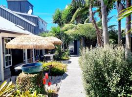 Southpacific Motel, hotel with jacuzzis in Whangamata