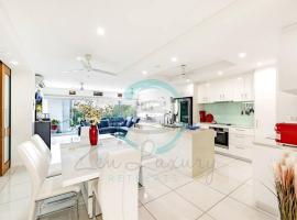 ZEN Tree Blossom: 3-BR Luxury Apt Near Waterfront, luxusní hotel v destinaci Darwin