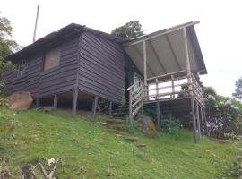 Cabaña Rural de Montaña en La Cima de Dota, hotel barato en Cañón
