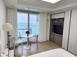 Sokcho Summitbay 1701 "Ocean View", serviced apartment in Sokcho