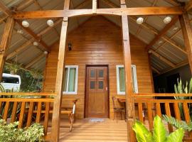 CABIN C at Bigang Munti Beach Resort, apartmanh&aacute;z Bootin v&aacute;ros&aacute;ban