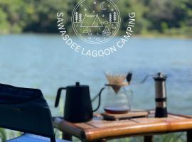 Sawasdee Lagoon Camping Resort, glamping v destinácii Ban Lam Pi