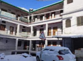 Hotel Rama Palace , Sitapur: Gaurikund şehrinde bir otel