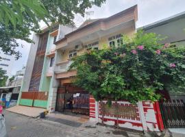 SPOT ON 93681 Qodri Homestay Syariah: bir Surabaya, Gubeng oteli