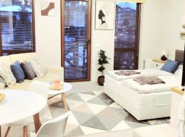 Spacious luxury studio with mountain view - SPA available, hotel i Bansko