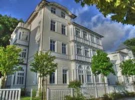 Villa "Strandeck", App 3 - direkt am Strand, mit Ostseeblick