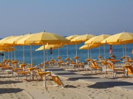 Marina del Marchese Beach Resort, hotel s parkiralištem u gradu 'Botricello'