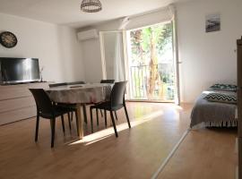 Entre mer et collines Appartement T2, hotel in La Londe-les-Maures