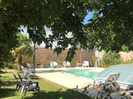 Domaine des Pins, Hotel in Cast