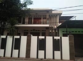 Cozy house in Pekayon, Bekasi, hotel with parking in Pekayon Satu