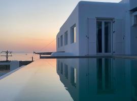 Mykonian Luxury Villa Azure w Sea View and Pool、アギオス・ステファノスのホテル