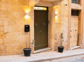 A unique 400-year-old, modern Maltese home, hytte i Birgu