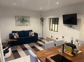 Entre Aix et Marseille, pet-friendly hotel in Rognac