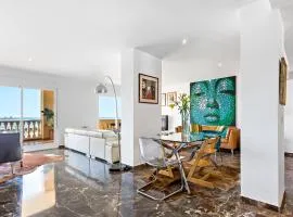 Apartment with sea views