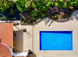 Luxury Villa away from the crowds - Casa Montana, hotell i Parque Holandes