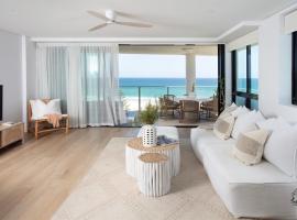 Villa Sol - Luxury 3 Bedroom Villa in Kirra, erivajadustega arvestav hotell Gold Coastis