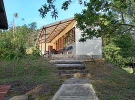 Finca posada del camino real, hotel con pileta en Guaduas